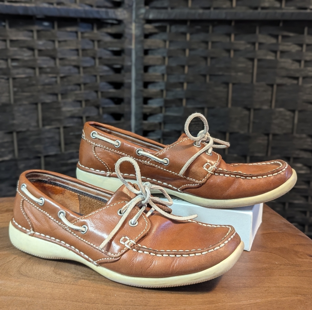 Bass Womens Brown Leather Boat Shoes Sz 7 Excellent Used Cond Deck Pool Beach